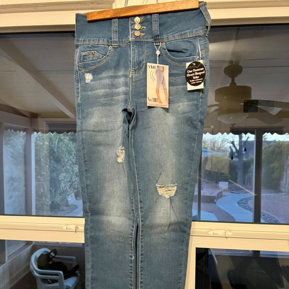 Royalty For Me- Junior WannaBettaButt High-Rise Crop Jean, Size 3